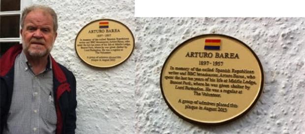 Chislett, con la placa de homenaje en Faringdon. Chislett, con la placa de homenaje en Faringdon.