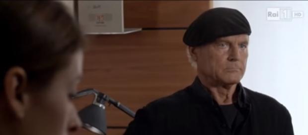 Terence Hill nelle vesti di don Matteo Terence Hill nelle vesti di don Matteo