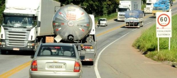Trecho da BR-381, que leva ao Espírito Santo Trecho da BR-381, que leva ao Espírito Santo