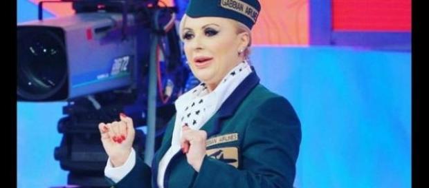 Uomini e Donne, lite furiosa tra Tina e Rossella Uomini e Donne, lite furiosa tra Tina e Rossella