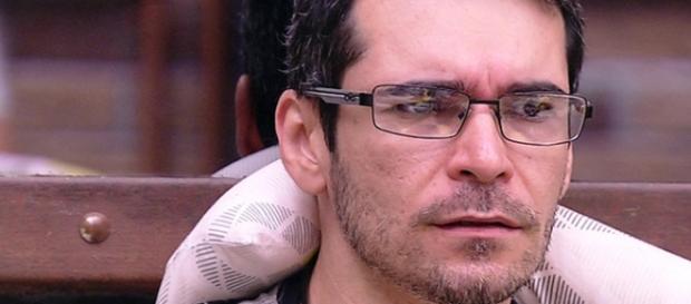 Alan deixa o BBB16 por causa do pai Alan deixa o BBB16 por causa do pai