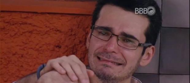 Alan em momento emocionado dentro do reality Alan em momento emocionado dentro do reality