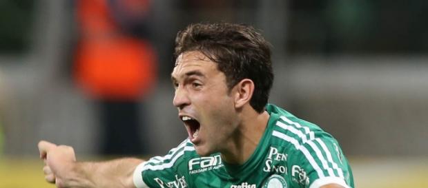 Allione pode defender o Internacional em 2016 Allione pode defender o Internacional em 2016