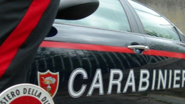 In foto, una automobile dei carabinieri.