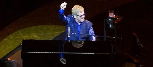 Impromptu performance by Elton John Impromptu performance by Elton John