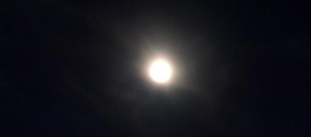 Nuestro satélite en la penumbra Nuestro satélite en la penumbra
