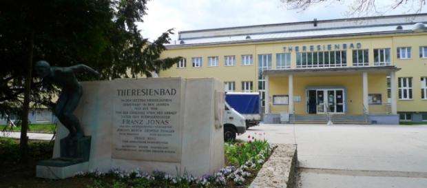 Piscina din Viena unde a avut loc atrocitatea Piscina din Viena unde a avut loc atrocitatea