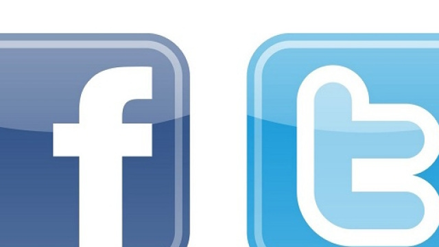 Nella foto:loghi di Twitter e Facebook.