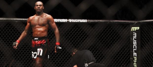 Jones após finalizar Lyoto Machida Jones após finalizar Lyoto Machida