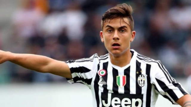 Dybala indica la strada ai suoi compagni