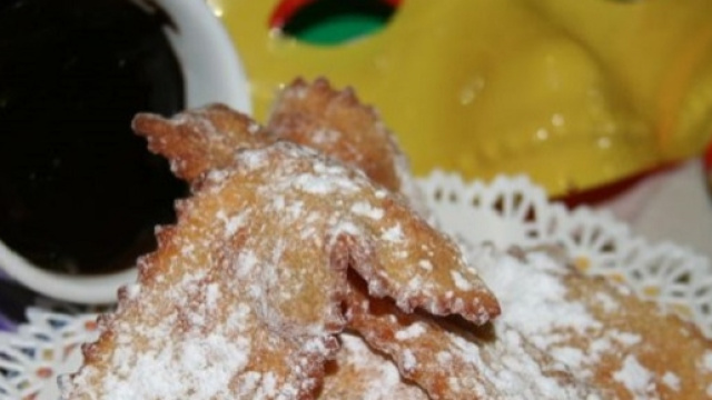 Ricette Carnevale 2016: chiacchiere e sanguinaccio