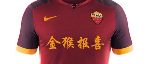 Maglia della Roma con scritta in cinese