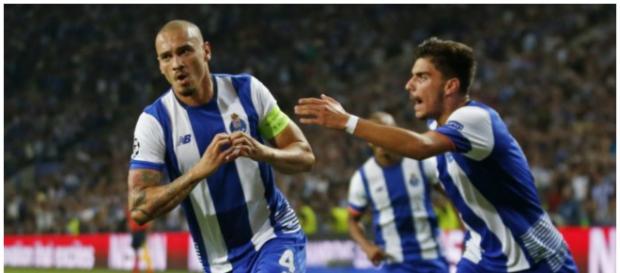 Maicon foi assobiado no Dragão Maicon foi assobiado no Dragão