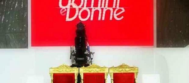 Uomini e donne, rissa Tina-Rossella. Uomini e donne, rissa Tina-Rossella.