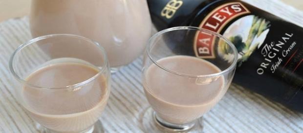 Baileys fatto in casa: ricetta crema di whisky Baileys fatto in casa: ricetta crema di whisky