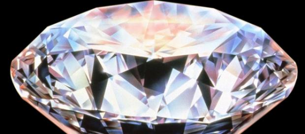 Diament to najpiekniesza forma krystaliczna węgla Diament to najpiekniesza forma krystaliczna węgla