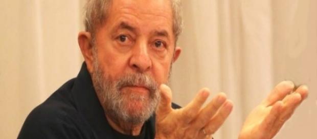 Lula é alvo de investigações da PF e MP Lula é alvo de investigações da PF e MP