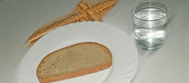Post ścisły, czyli o chlebie i wodzie? Popielec Post ścisły, czyli o chlebie i wodzie? Popielec
