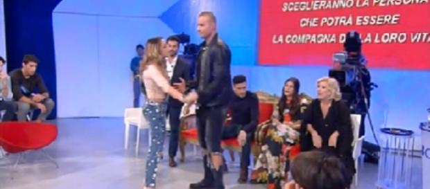Rossella vs Tina, scontro a Uomini e donne Rossella vs Tina, scontro a Uomini e donne