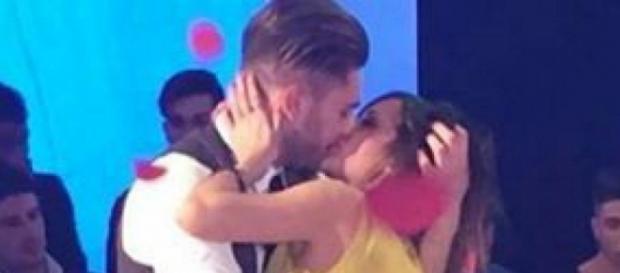 Salvatore ha chiesto a Teresa di sposarlo Salvatore ha chiesto a Teresa di sposarlo