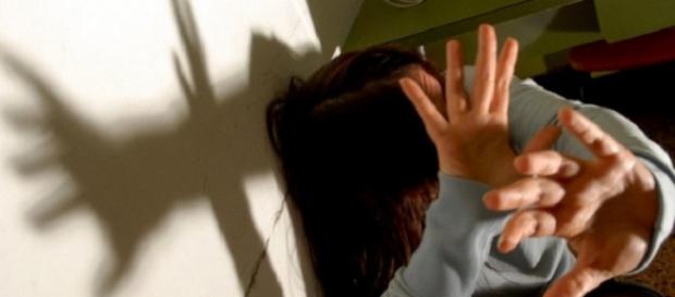 Act de violenţă împotriva femeilor Act de violenţă împotriva femeilor