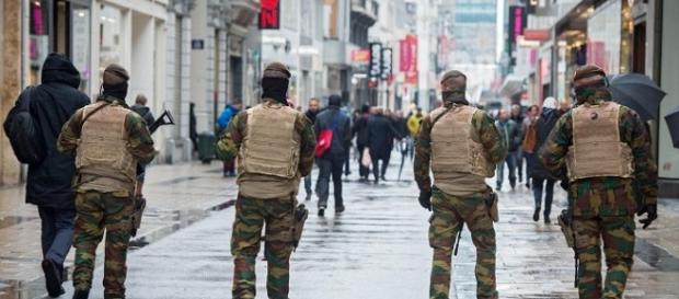 El ejército patrullando las calles de Bruselas tras el atentado El ejército patrullando las calles de Bruselas tras el atentado