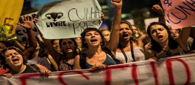 Mulheres protestam contra Eduardo Cunha Mulheres protestam contra Eduardo Cunha