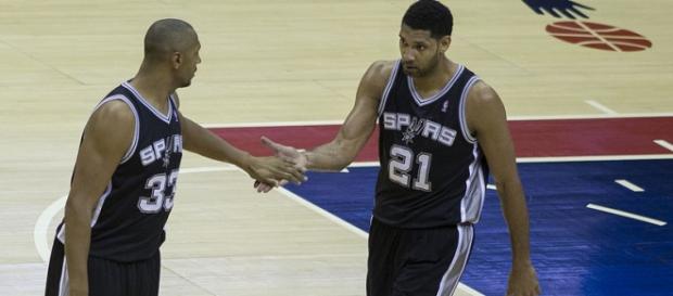 Tim Ducan junto a su compañero Boris Diaw Tim Ducan junto a su compañero Boris Diaw