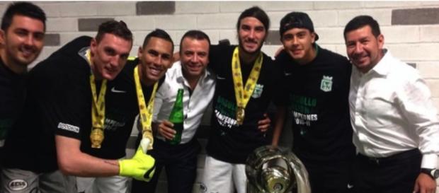 Yaír García y parte del equipo Atlético Nacional. Yaír García y parte del equipo Atlético Nacional.