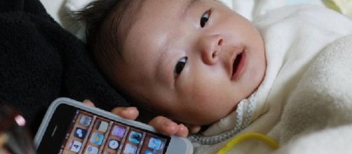 Bimba venduta in cambio di iPhone in Cina