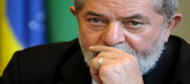 Lula denunciado por lavagem de dinheiro Lula denunciado por lavagem de dinheiro