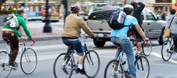Bicicleta como meio de transporte sustentável. Bicicleta como meio de transporte sustentável.