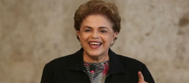 Dilma diz que não renuncia o cargo Dilma diz que não renuncia o cargo