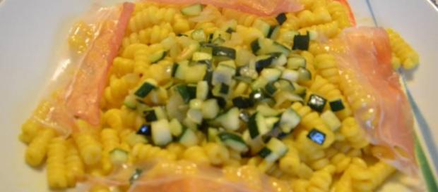 Fusilli saporiti allo speck: ricetta Fusilli saporiti allo speck: ricetta