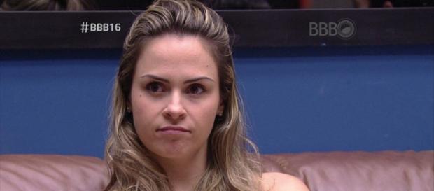 Jornalista se preocupa com bem estar de fãs Jornalista se preocupa com bem estar de fãs