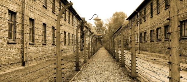 KL Auschwitz, symbol Holocaustu. KL Auschwitz, symbol Holocaustu.