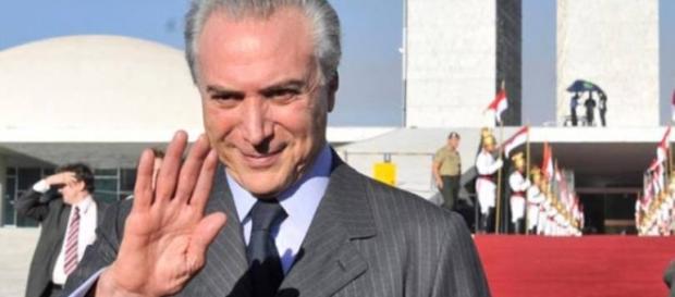 PMDB dá adeus ao governo Dilma PMDB dá adeus ao governo Dilma