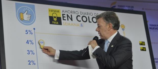 Presidente Santos al reportar ahorro de energía. Presidente Santos al reportar ahorro de energía.