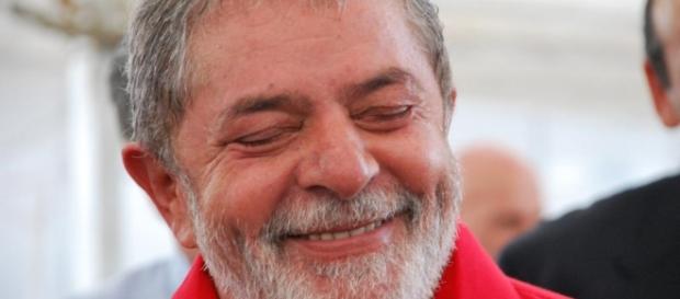 PT pressiona para que Lula aceite o cargo logo PT pressiona para que Lula aceite o cargo logo
