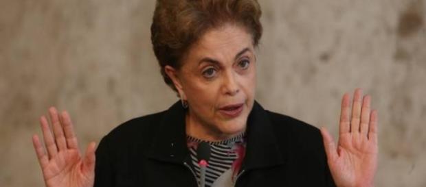 Renúncia por engano fez muita gente rir de Dilma Renúncia por engano fez muita gente rir de Dilma