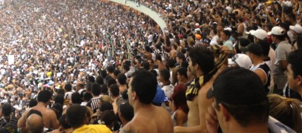 Torcida do Ceará fazendo a festa no Castelão. Torcida do Ceará fazendo a festa no Castelão.