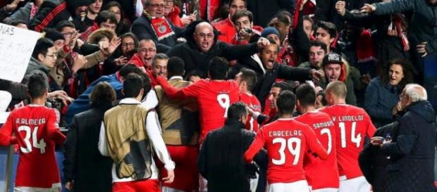 O Benfica joga no Estádio da Luz O Benfica joga no Estádio da Luz