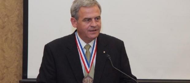Tokes primește la schimb o medalie din Ungaria Tokes primește la schimb o medalie din Ungaria