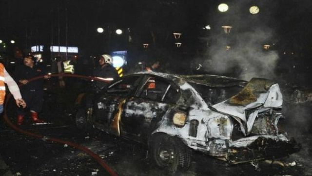 Soccorsi sulla scena dell'esplosione.