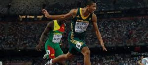 Wayde van Niekerk entra nella storia dell'Atletica