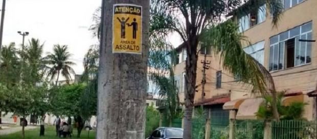 Cartazes alertam para o risco de assalto Cartazes alertam para o risco de assalto