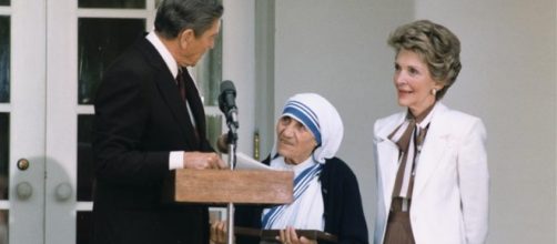 Madre Teresa di Calcutta biografia e frasi