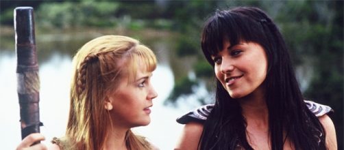 Xena e Olimpia durante una scena della serie tv