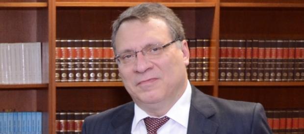Aragão assume pasta da Justiça após Cardozo cair Aragão assume pasta da Justiça após Cardozo cair