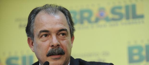 Ministro Aloizio Mercadante em destaque. Ministro Aloizio Mercadante em destaque.